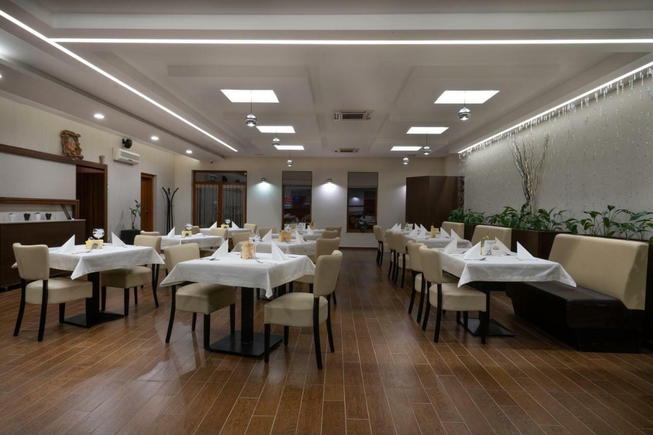 Doresz Wellness Panzio Bed and Breakfast Újhartyán Esterno foto