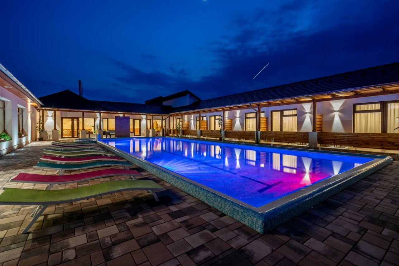 Doresz Wellness Panzio Bed and Breakfast Újhartyán Esterno foto