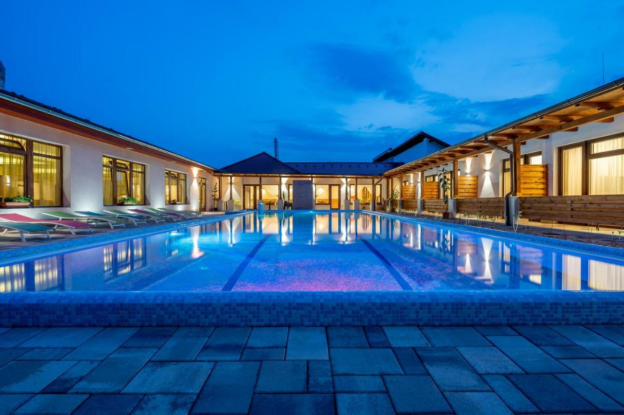 Doresz Wellness Panzio Bed and Breakfast Újhartyán Esterno foto