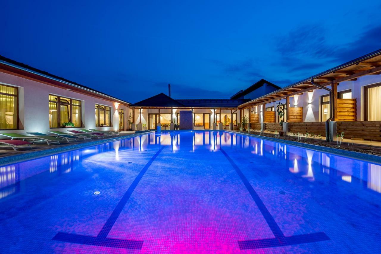 Doresz Wellness Panzio Bed and Breakfast Újhartyán Esterno foto